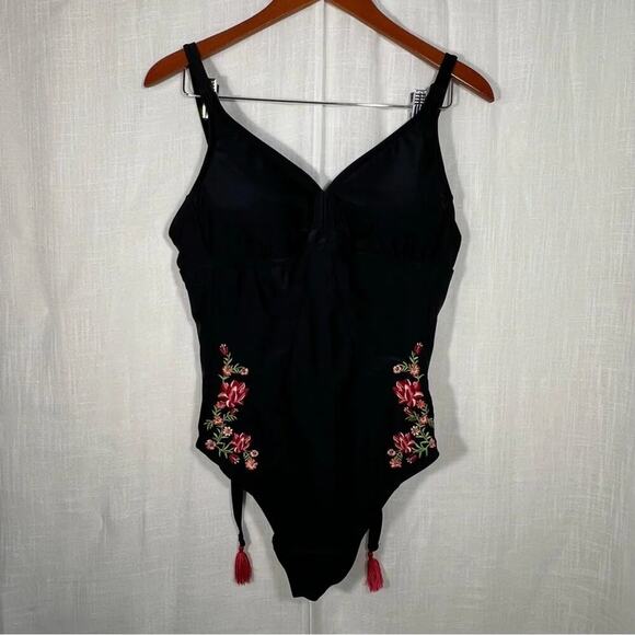 Adore Me Embroidered Flower Black One Piece Swimsuit Size 0X - Picture 3 of 9